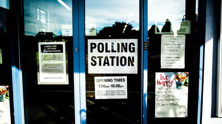 Elecciones municipales 2027: ¿superará la participación el 65 %?