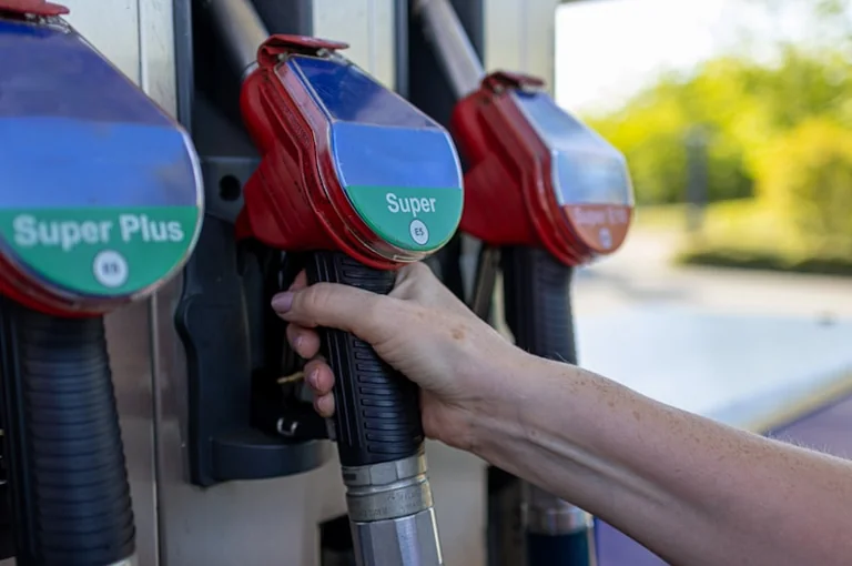 Gasolina y diésel: calcula si compensa desviarte