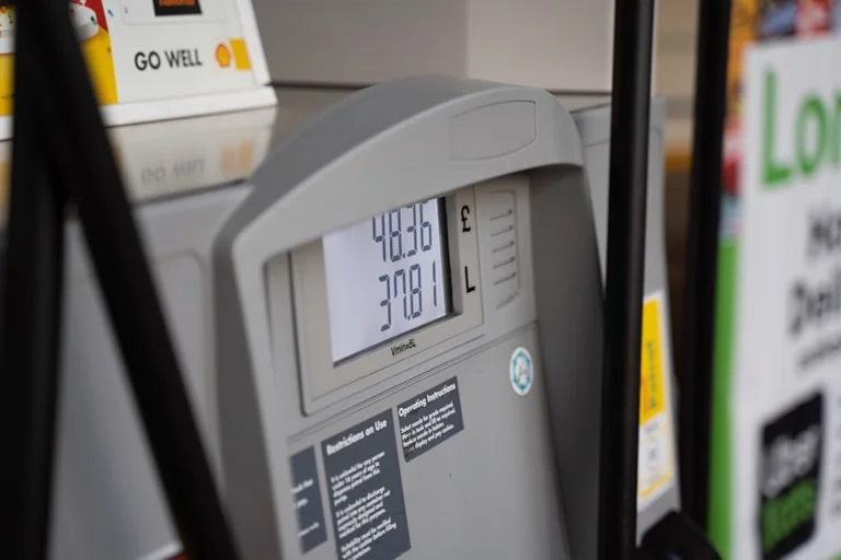 Gasolina y diésel este sábado: compara antes de volver