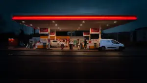 Gasolinera barata: cuándo compensa realmente el desvío