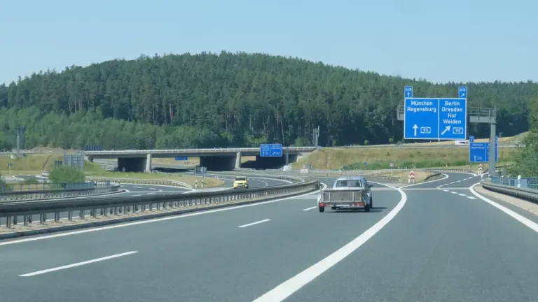 Regreso en carretera este 23 de agosto: tráfico y calor