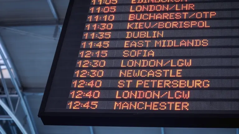 Vuelo cancelado en España: reembolso, asistencia y compensación