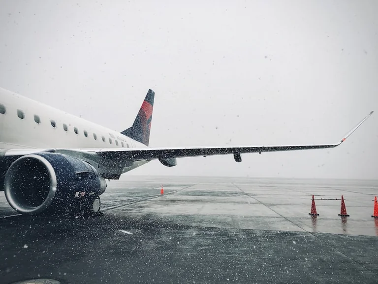 Vuelo cancelado en España: reembolso, asistencia y compensación