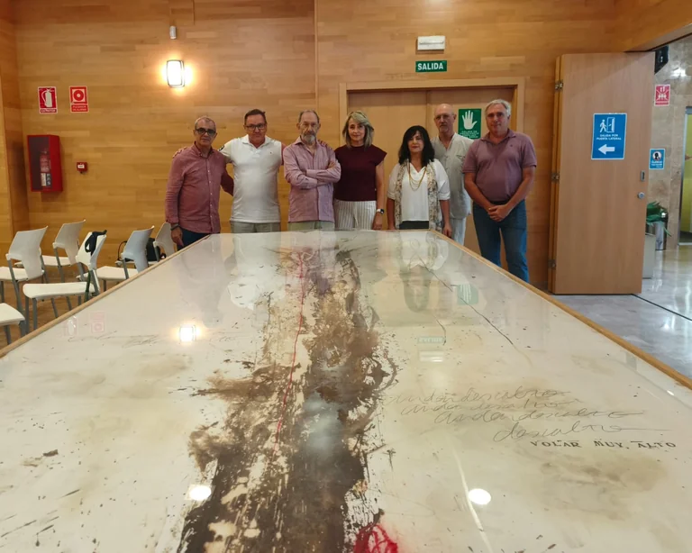 Algeciras protege una obra de Blanca Orozco tras la humedad