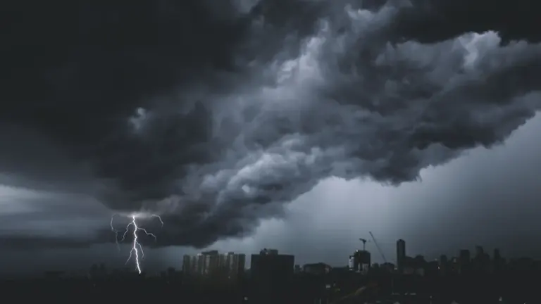Lorca suspende las clases ante la alerta naranja por lluvias y viento