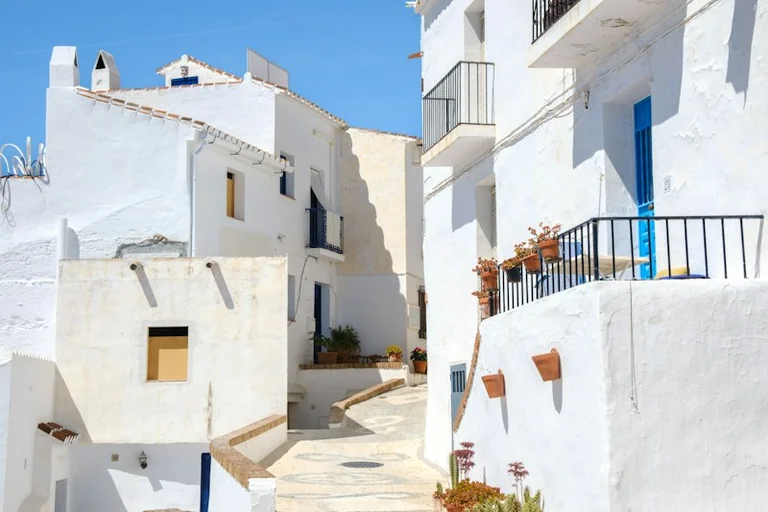 Nerja prepara cambios en una calle de Maro