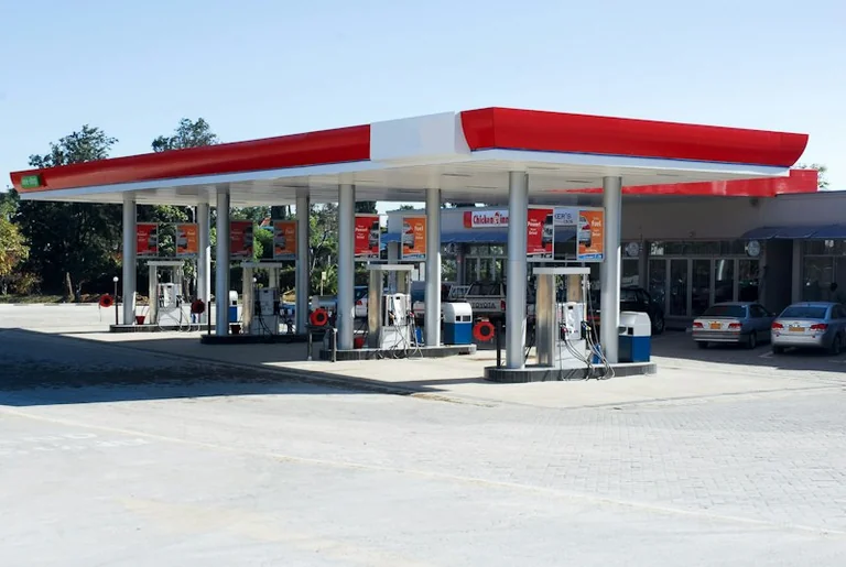 Precios de carburantes: cómo ahorrar hasta 10 euros por depósito en 2026