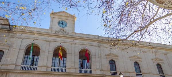 Sevilla convierte el flamenco en una fiesta de barrio