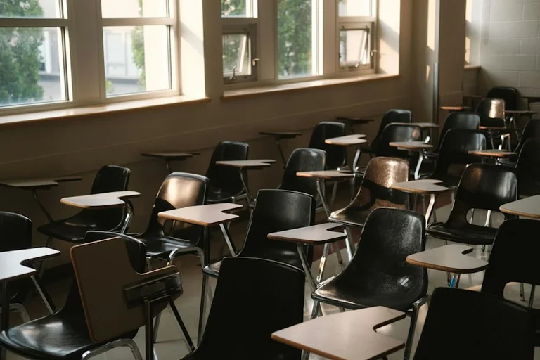 Soñar con volver a la escuela: qué puede pesar hoy