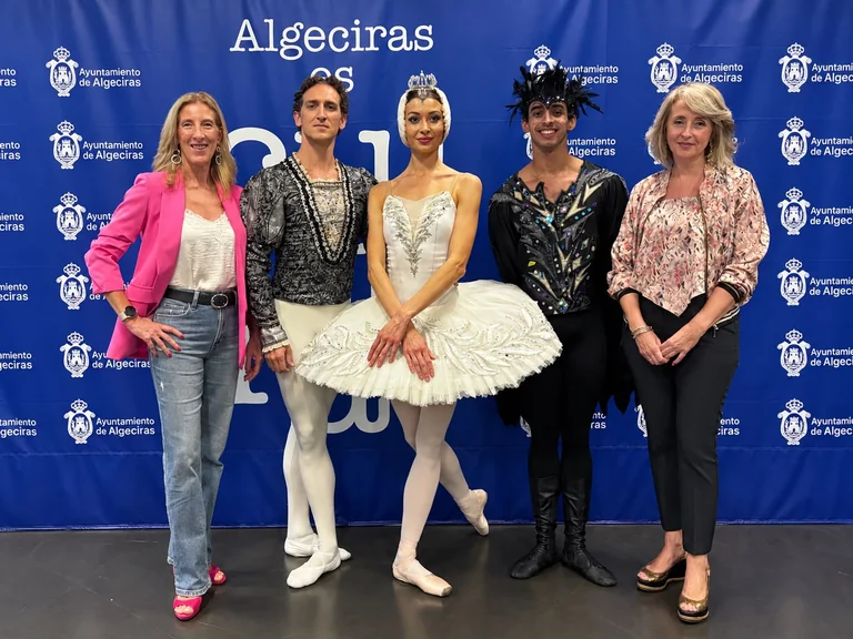 El ballet internacional llevó ‘El lago de los cisnes’ a Algeciras