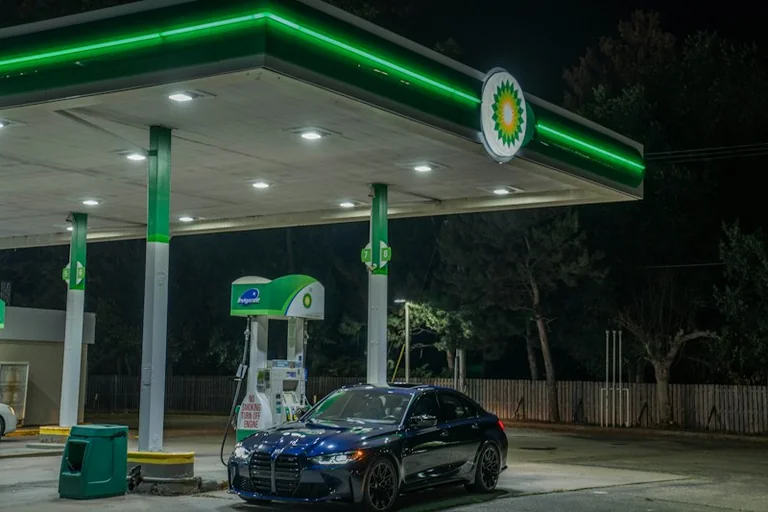 Gasolina en España: calcula si compensa desviarte para repostar