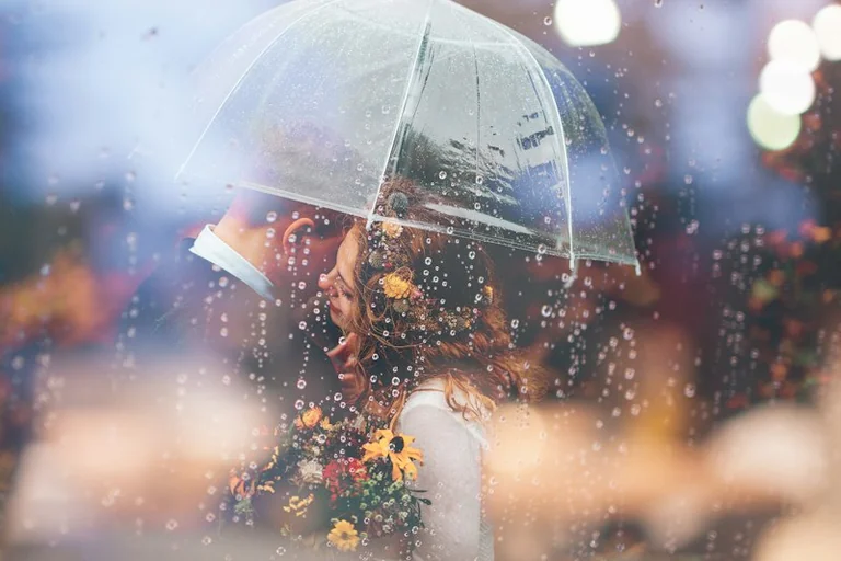 Soñar con lluvia: una lectura personal, no un presagio